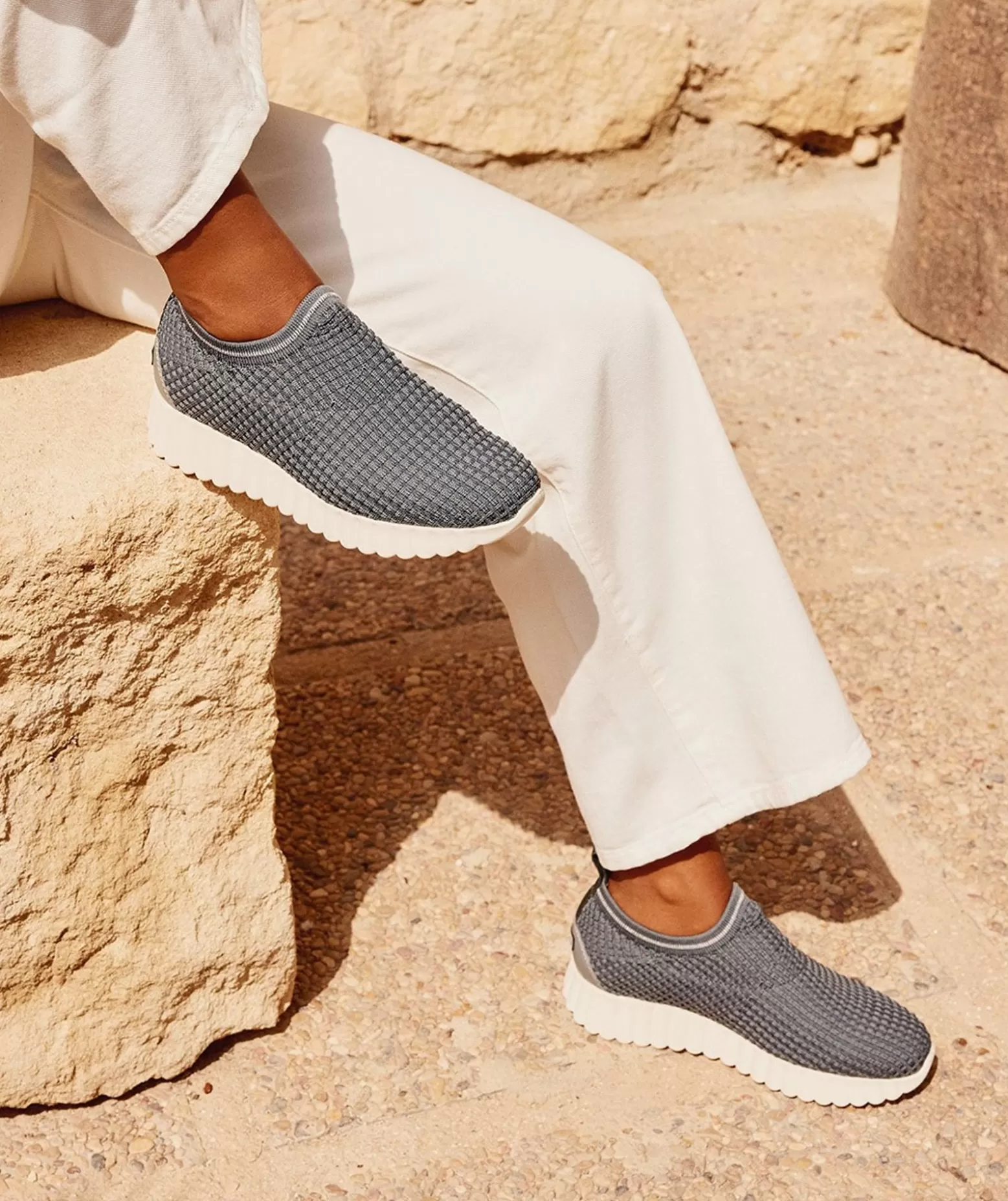 baskets_chaussettes_en_tissu_avec_detail_brillant_sur_la_cheville_0.webp Pedro Miralles Baskets Chaussettes En Tissu Avec Detail Brillant Sur La Cheville