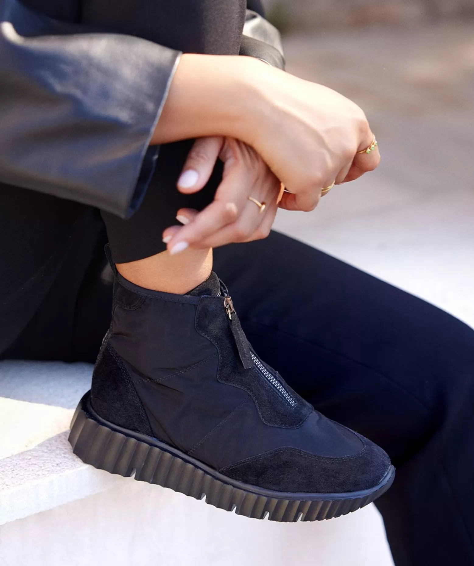 Pedro Miralles Baskets En Croute De Cuir Et Tissu Noir