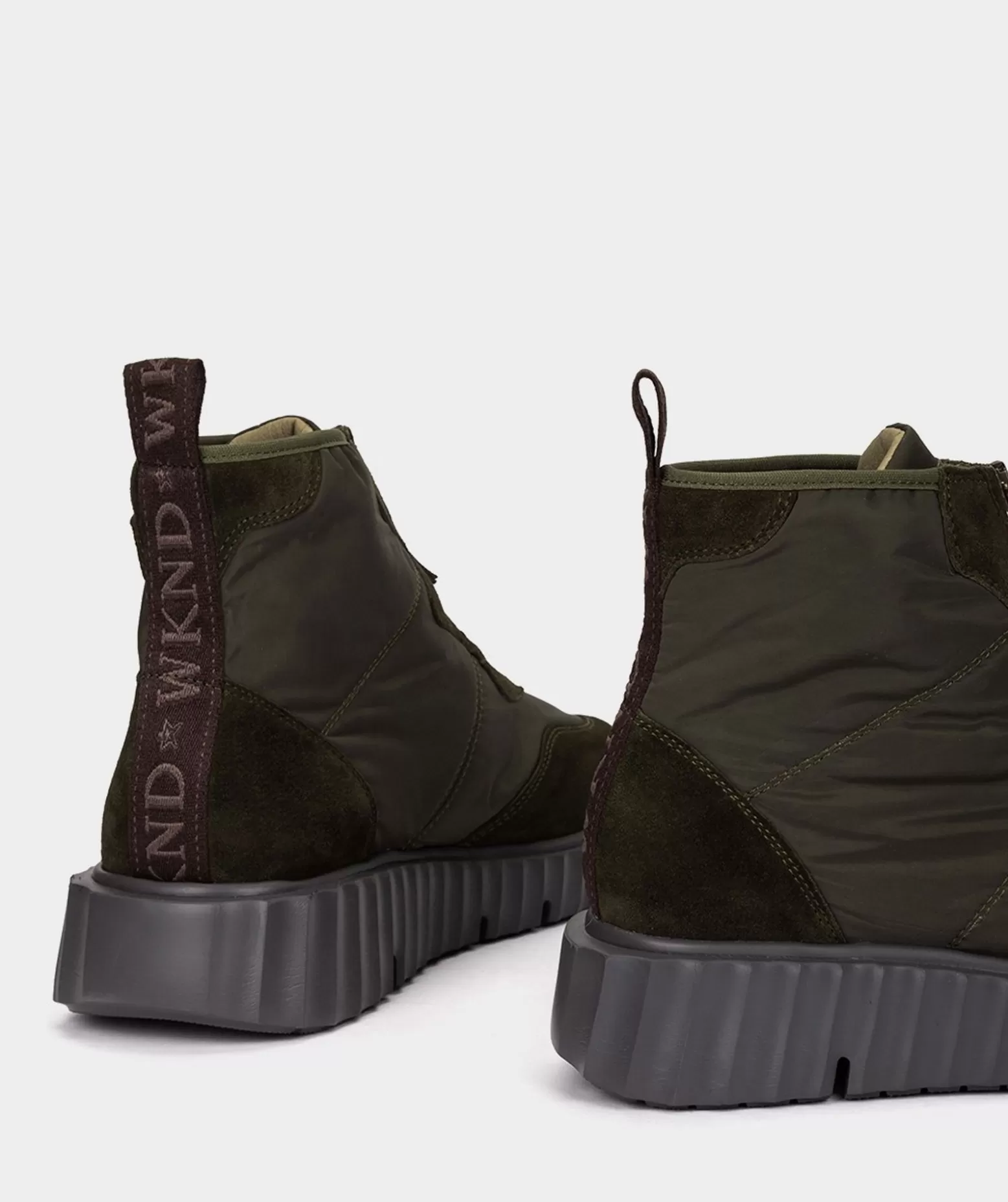 baskets_en_cuir_fendu_et_textile_de_couleur_vert_fonce_3.webp Pedro Miralles Baskets En Cuir Fendu Et Textile De Couleur Vert Fonce