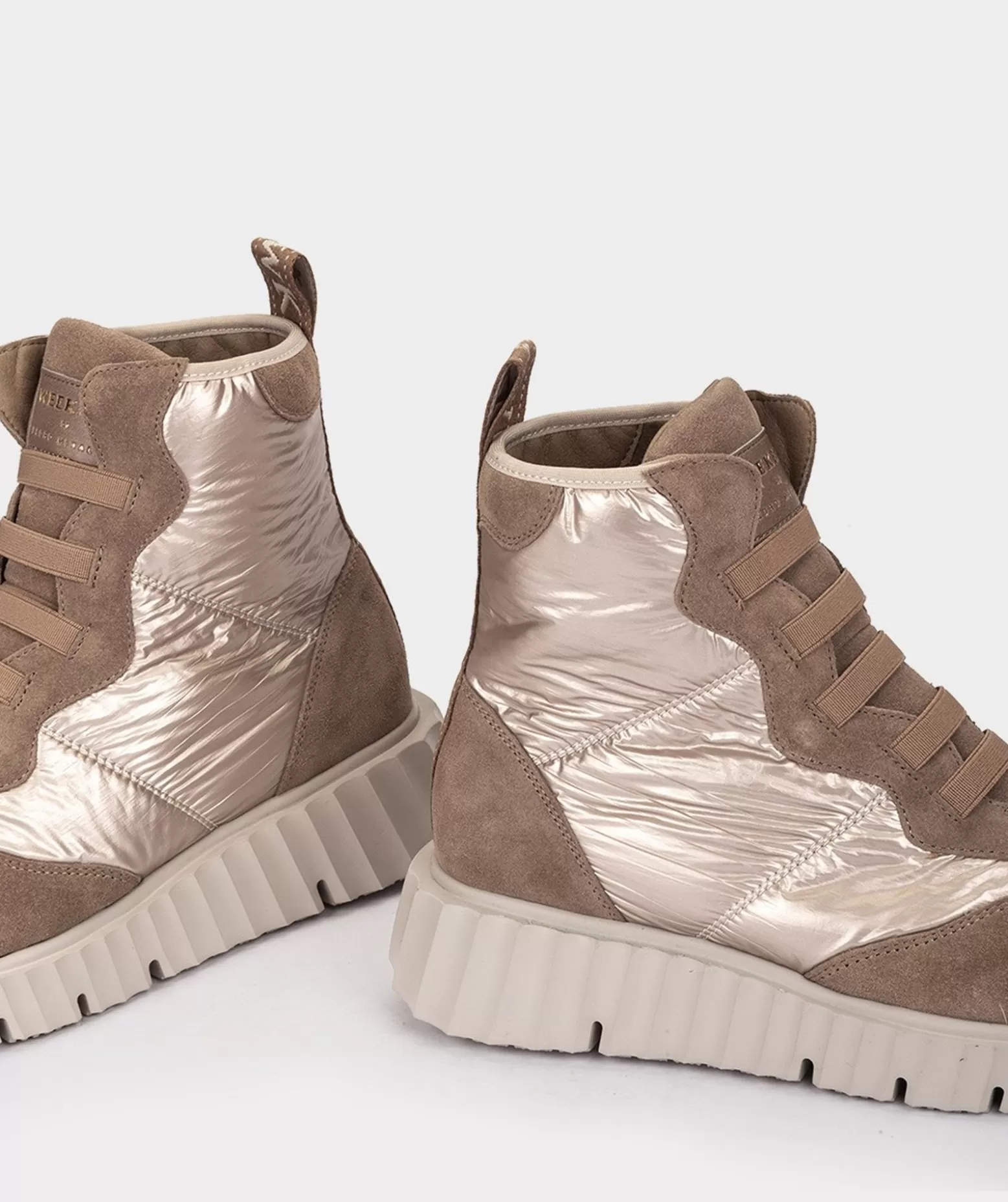 bottes_de_sport_en_croute_de_cuir_et_tissu_de_couleur_beige_3.webp Pedro Miralles Bottes De Sport En Croute De Cuir Et Tissu De Couleur Beige