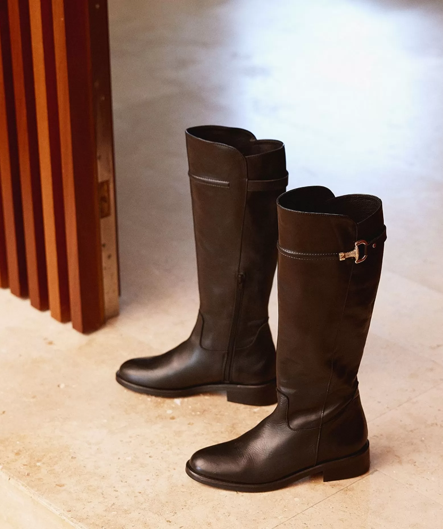 bottes_montantes_en_cuir_noir_inspirees_des_bottes_dequitation_classiques_0.webp Pedro Miralles Bottes Montantes En Cuir Noir, Inspirees Des Bottes D'Equitation Classiques.
