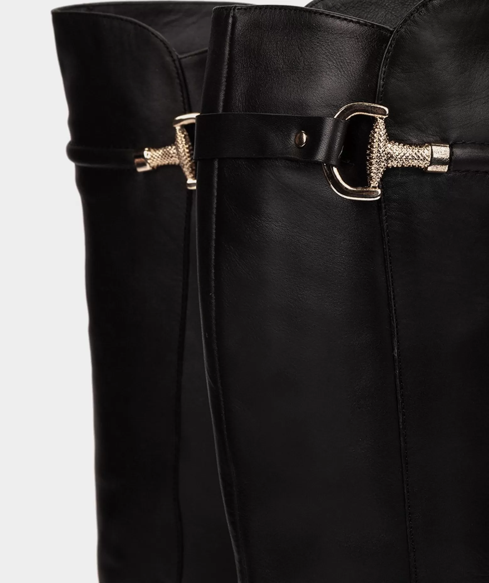 bottes_montantes_en_cuir_noir_inspirees_des_bottes_dequitation_classiques_4.webp Pedro Miralles Bottes Montantes En Cuir Noir, Inspirees Des Bottes D'Equitation Classiques.