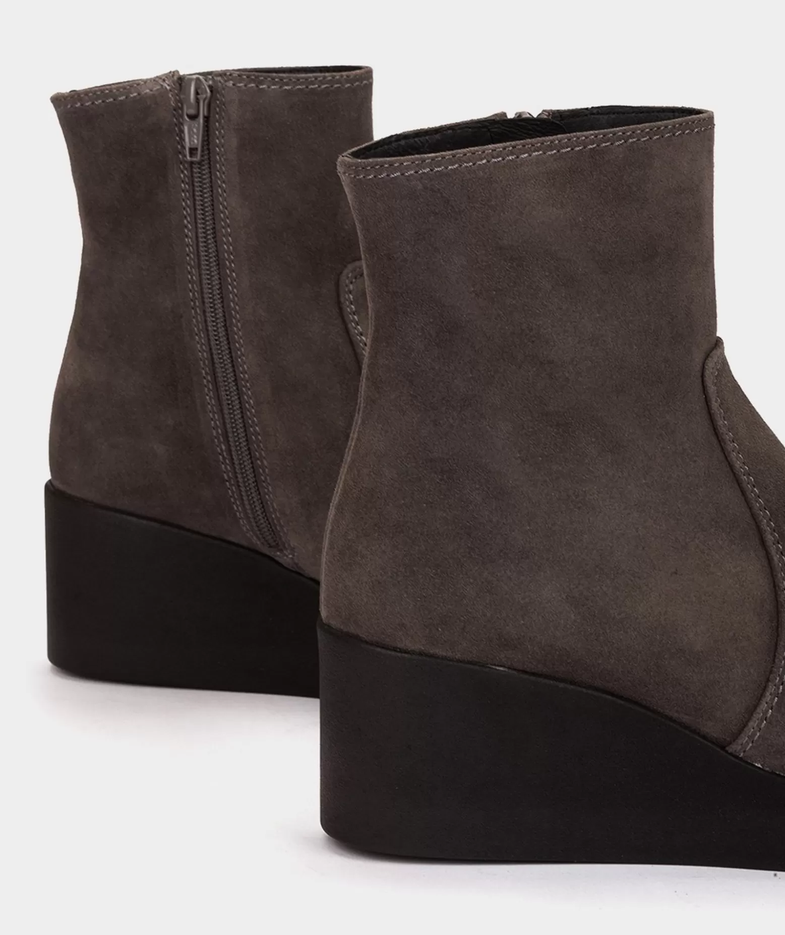 bottines_a_semelle_compensee_avec_plateforme_en_croute_de_cuir_grise_3.webp Pedro Miralles Bottines A Semelle Compensee Avec Plateforme En Croute De Cuir Grise