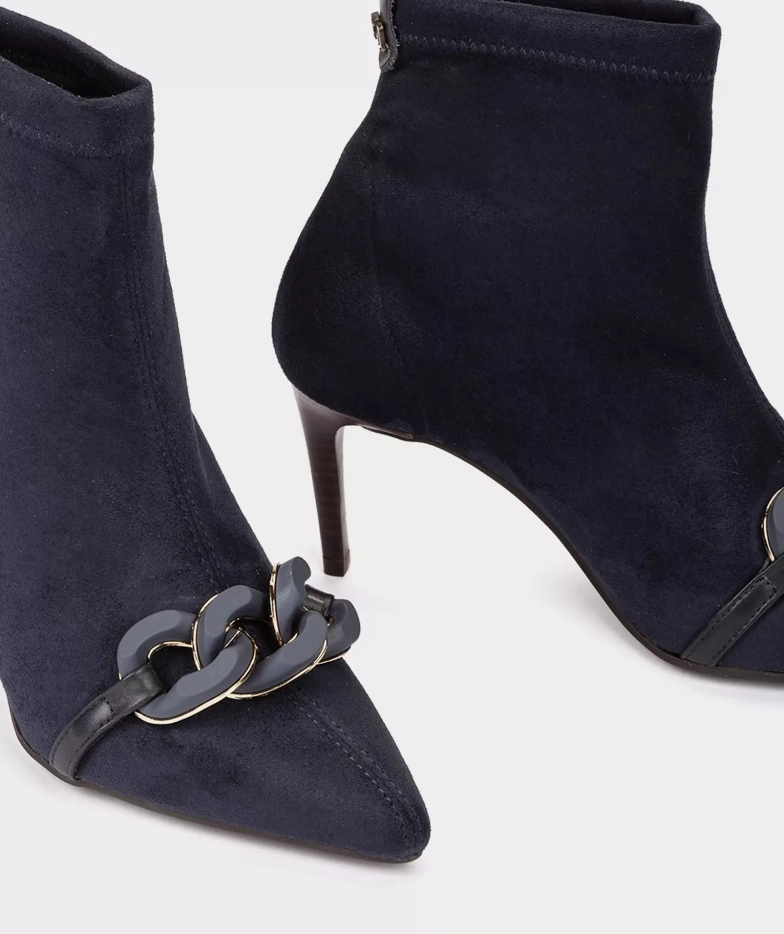 Pedro Miralles Bottines A Talon Et Bout Pointu, En Tissu Elastique A Effet Daim De Couleur Marine.