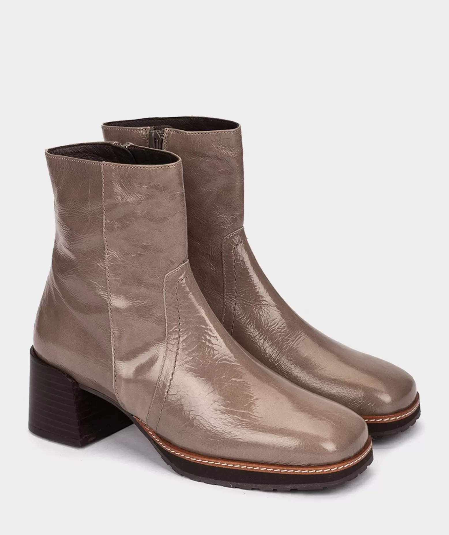 bottines_en_cuir_verni_de_couleur_bleu_noir_1.webp Pedro Miralles Bottines En Cuir Verni De Couleur Bleu Noir