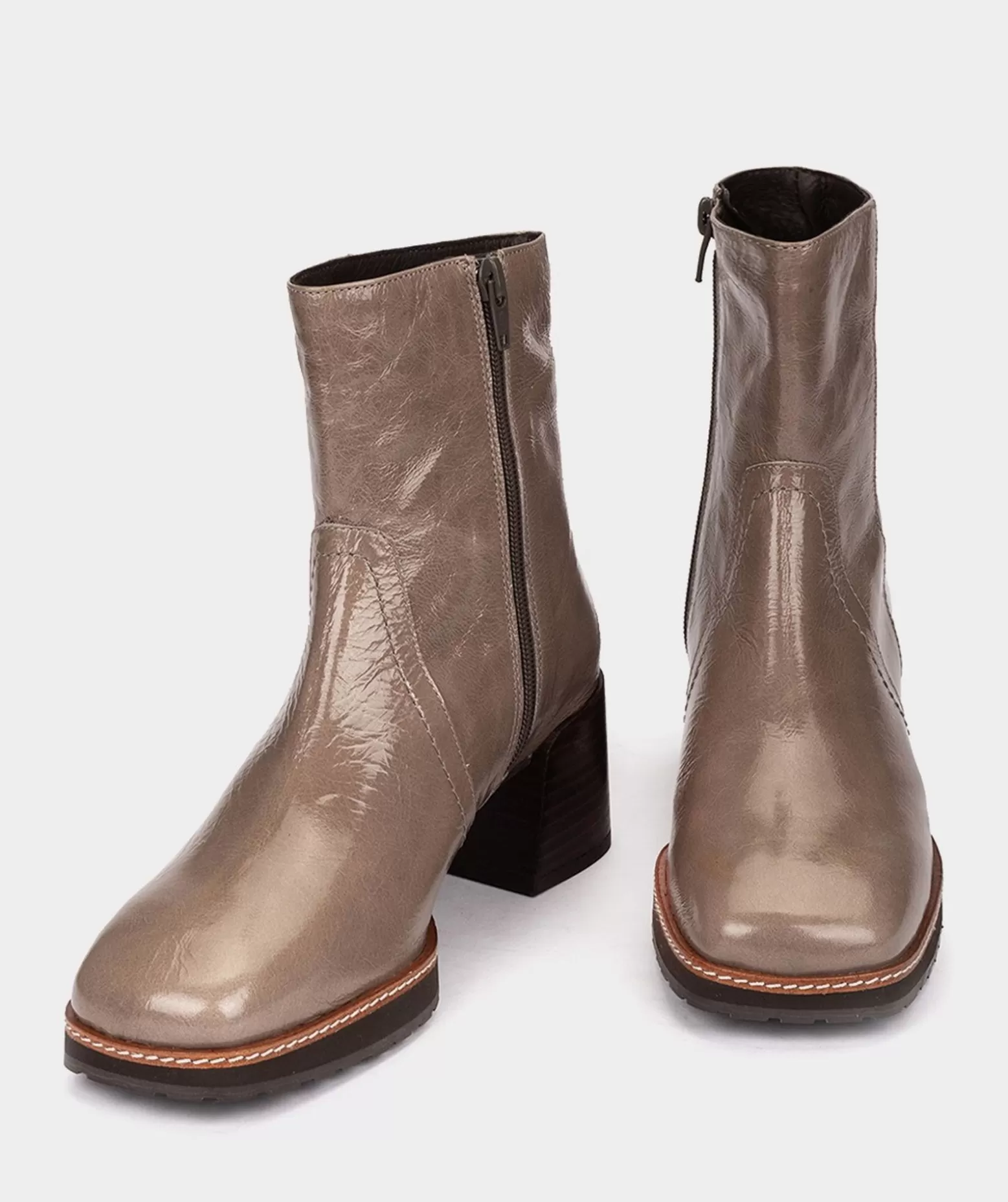 bottines_en_cuir_verni_de_couleur_bleu_noir_2.webp Pedro Miralles Bottines En Cuir Verni De Couleur Bleu Noir