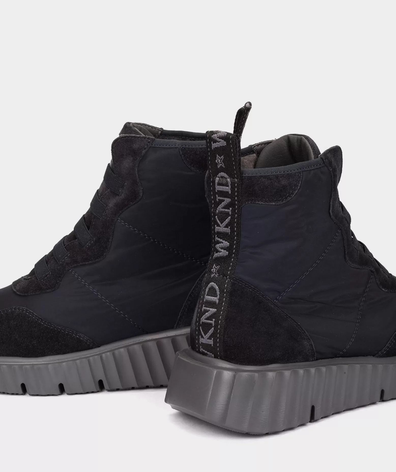 bottines_sportives_en_croute_de_cuir_et_tissu_de_couleur_bleu_marine_3.webp Pedro Miralles Bottines Sportives En Croute De Cuir Et Tissu De Couleur Bleu Marine