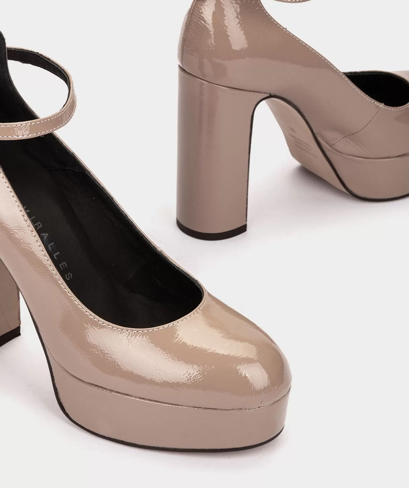 Pedro Miralles Chaussures A Talons Avec Plateforme En Cuir Verni De Couleur Nude