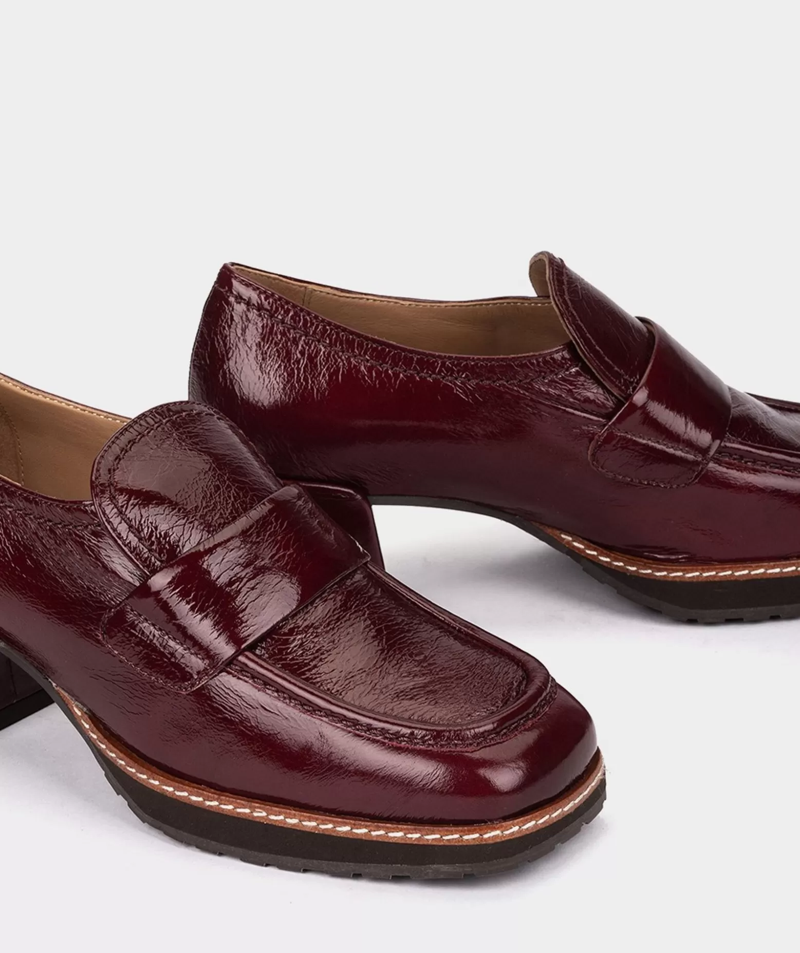 Pedro Miralles Chaussures A Talons En Cuir Verni De Couleur Vin