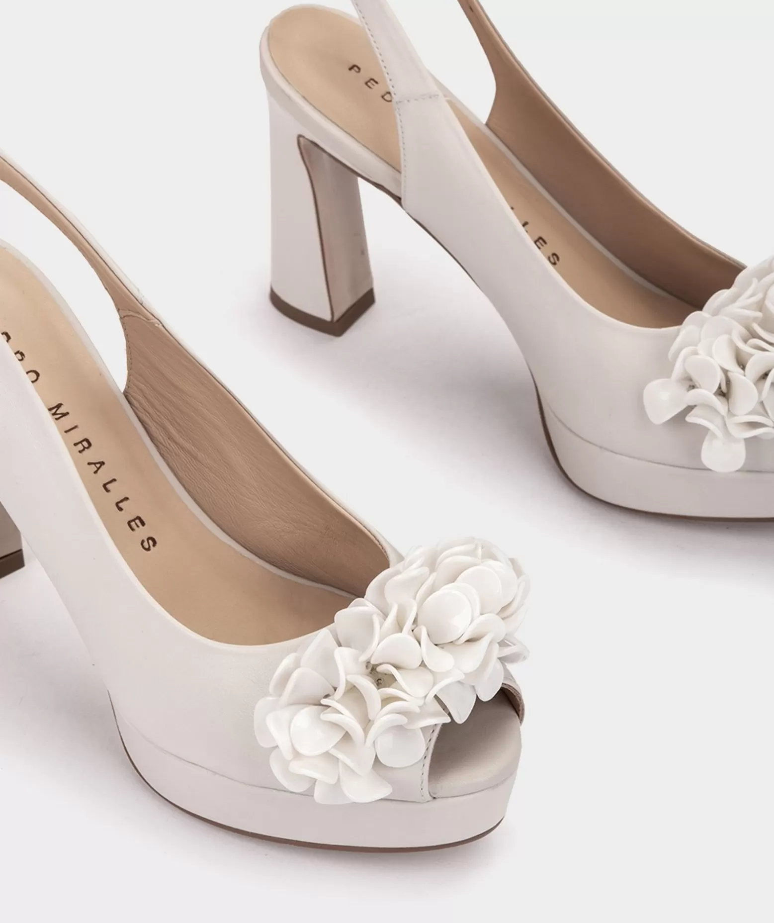 Pedro Miralles Sandales A Talon Beige Avec Ornements Assortis